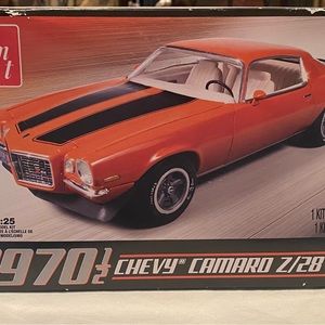 AMI 1970 1/2 Chevy Camaro Z/28 Model 1:25 Scale NEW